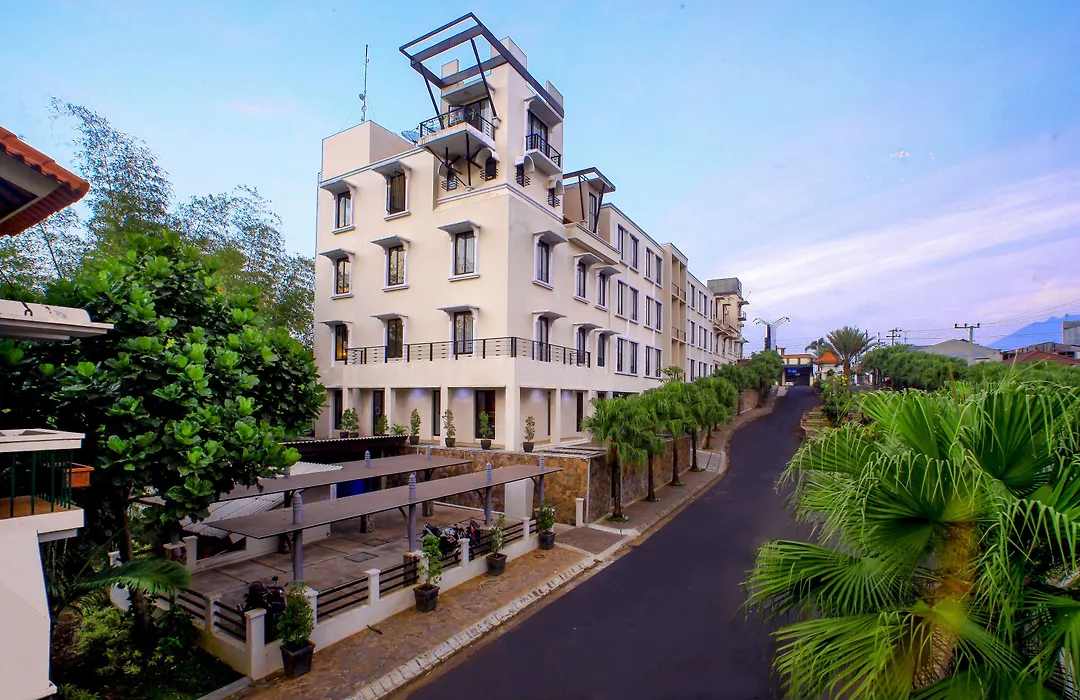 El Hotel Malang-1